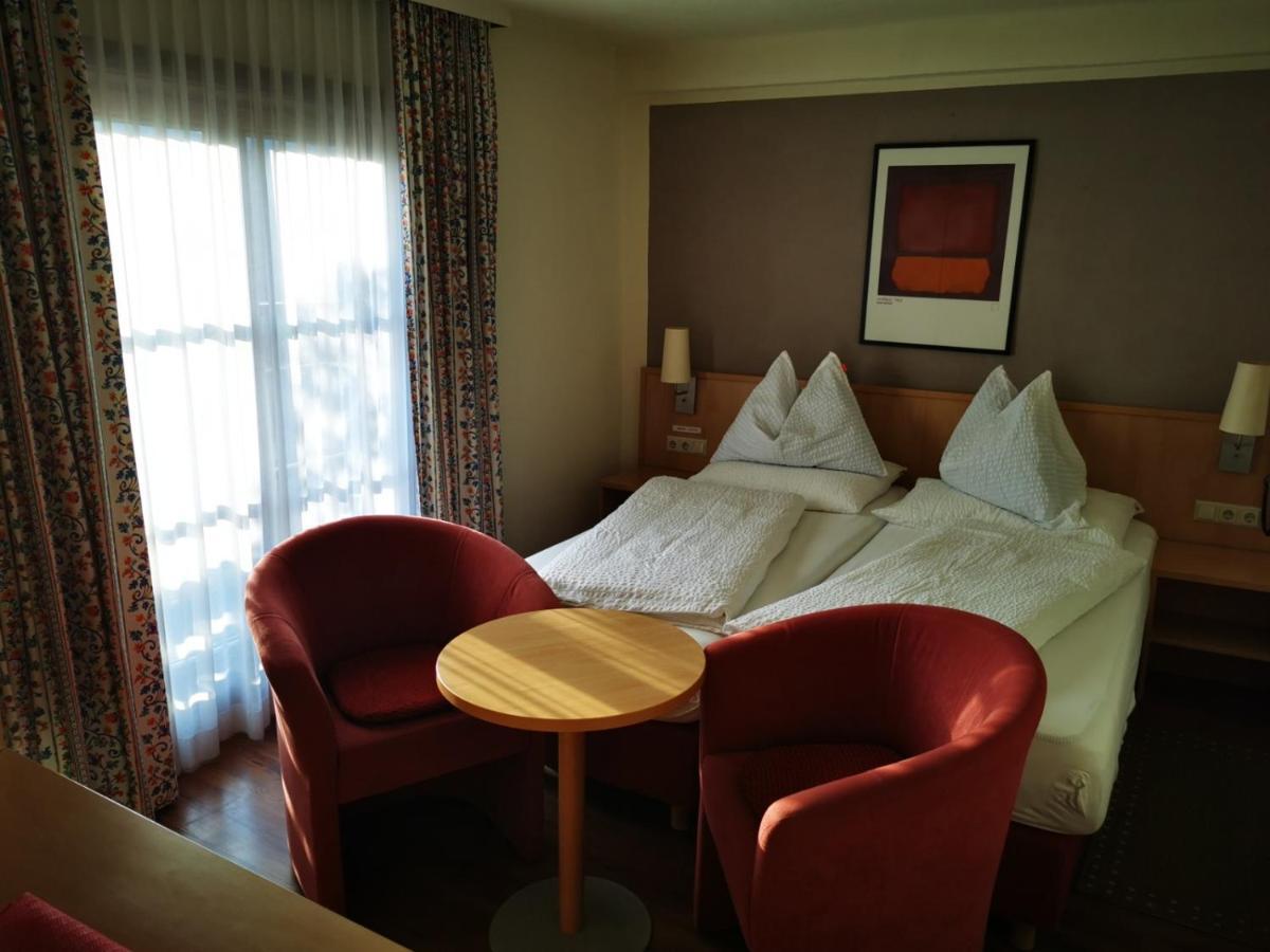 Hotel Alt Kirchheim Бад Кляйнкирххайм Экстерьер фото