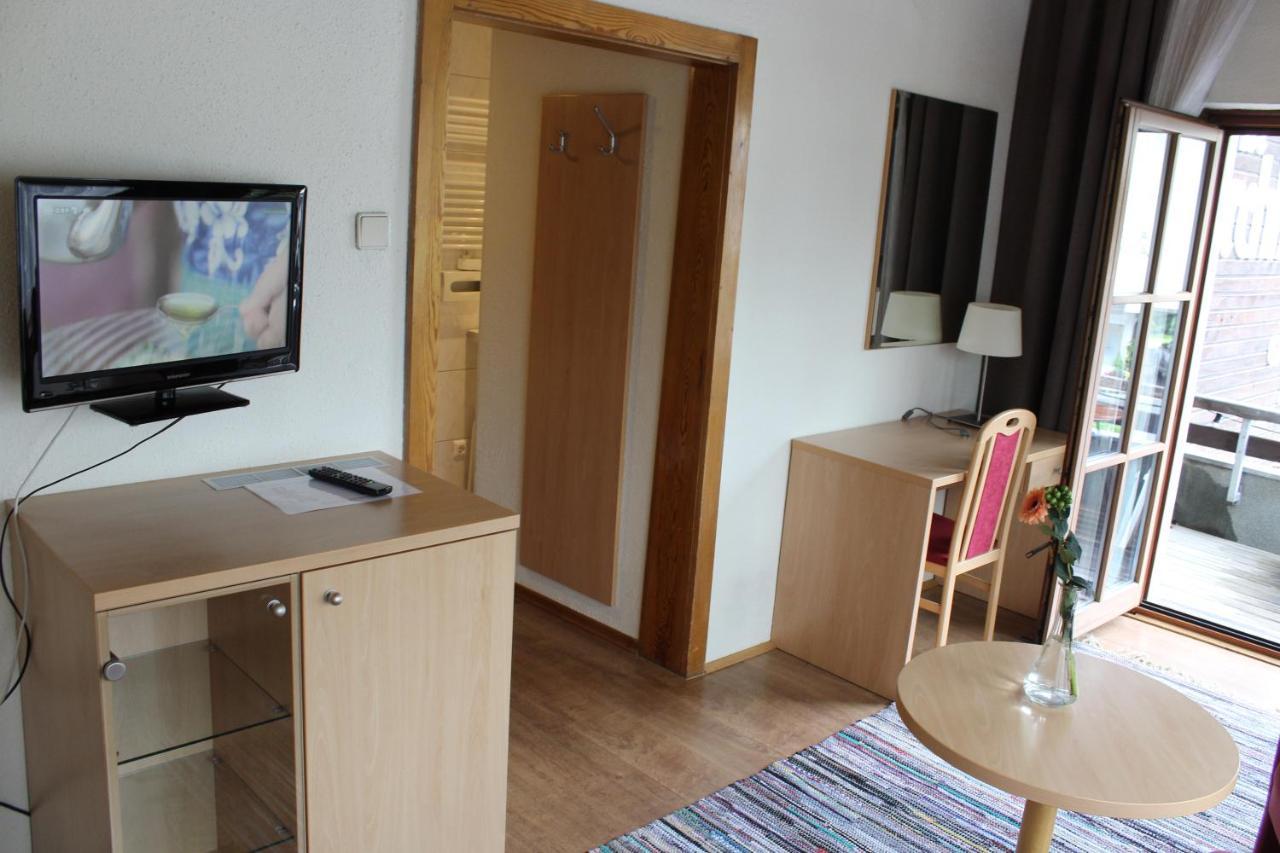 Hotel Alt Kirchheim Бад Кляйнкирххайм Экстерьер фото