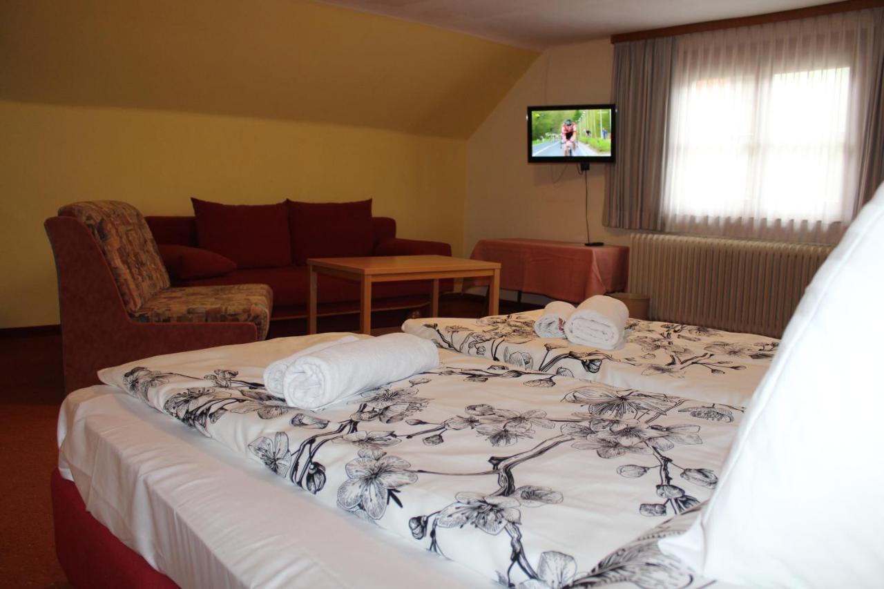 Hotel Alt Kirchheim Бад Кляйнкирххайм Экстерьер фото