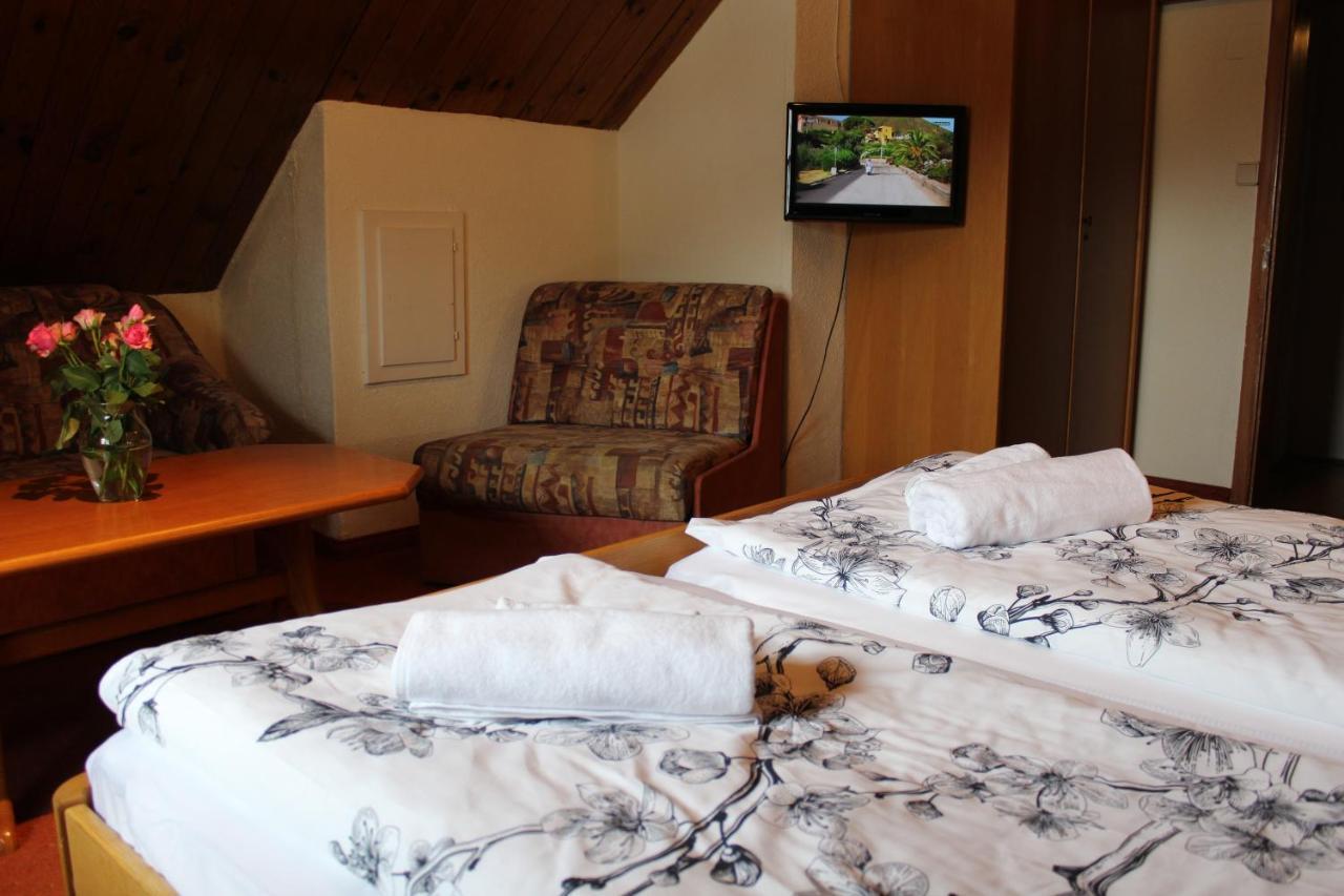 Hotel Alt Kirchheim Бад Кляйнкирххайм Экстерьер фото