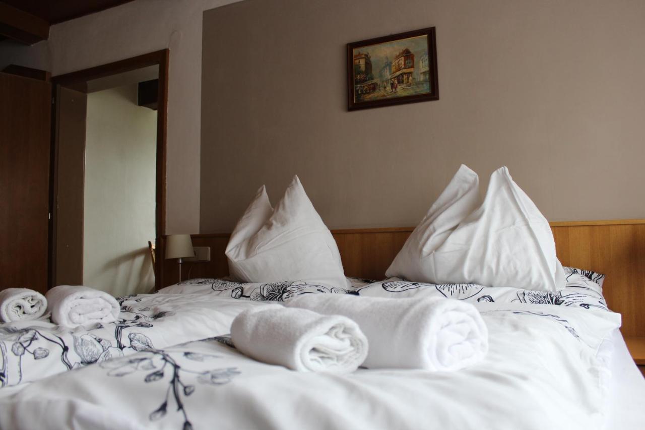 Hotel Alt Kirchheim Бад Кляйнкирххайм Экстерьер фото