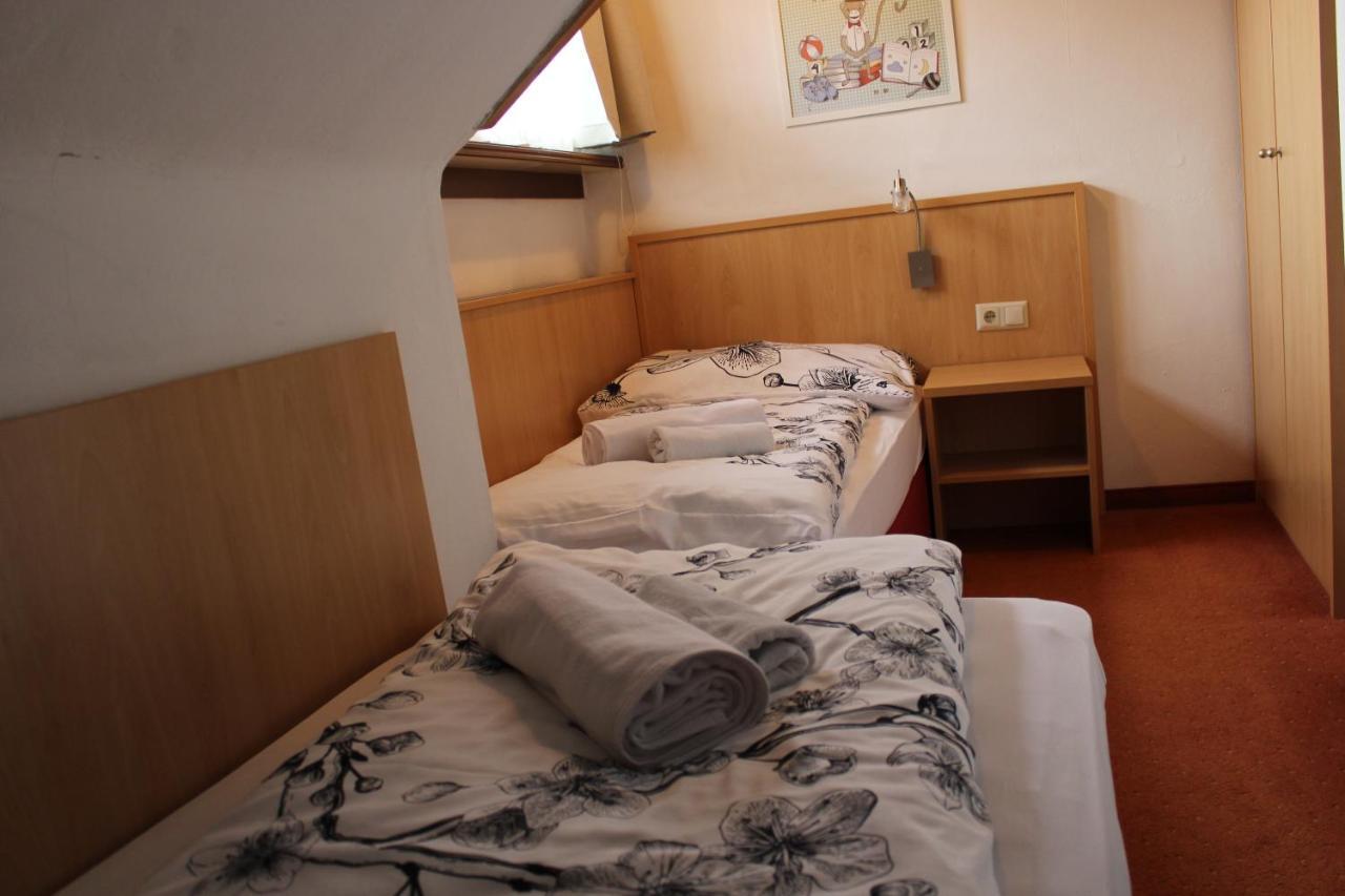 Hotel Alt Kirchheim Бад Кляйнкирххайм Экстерьер фото