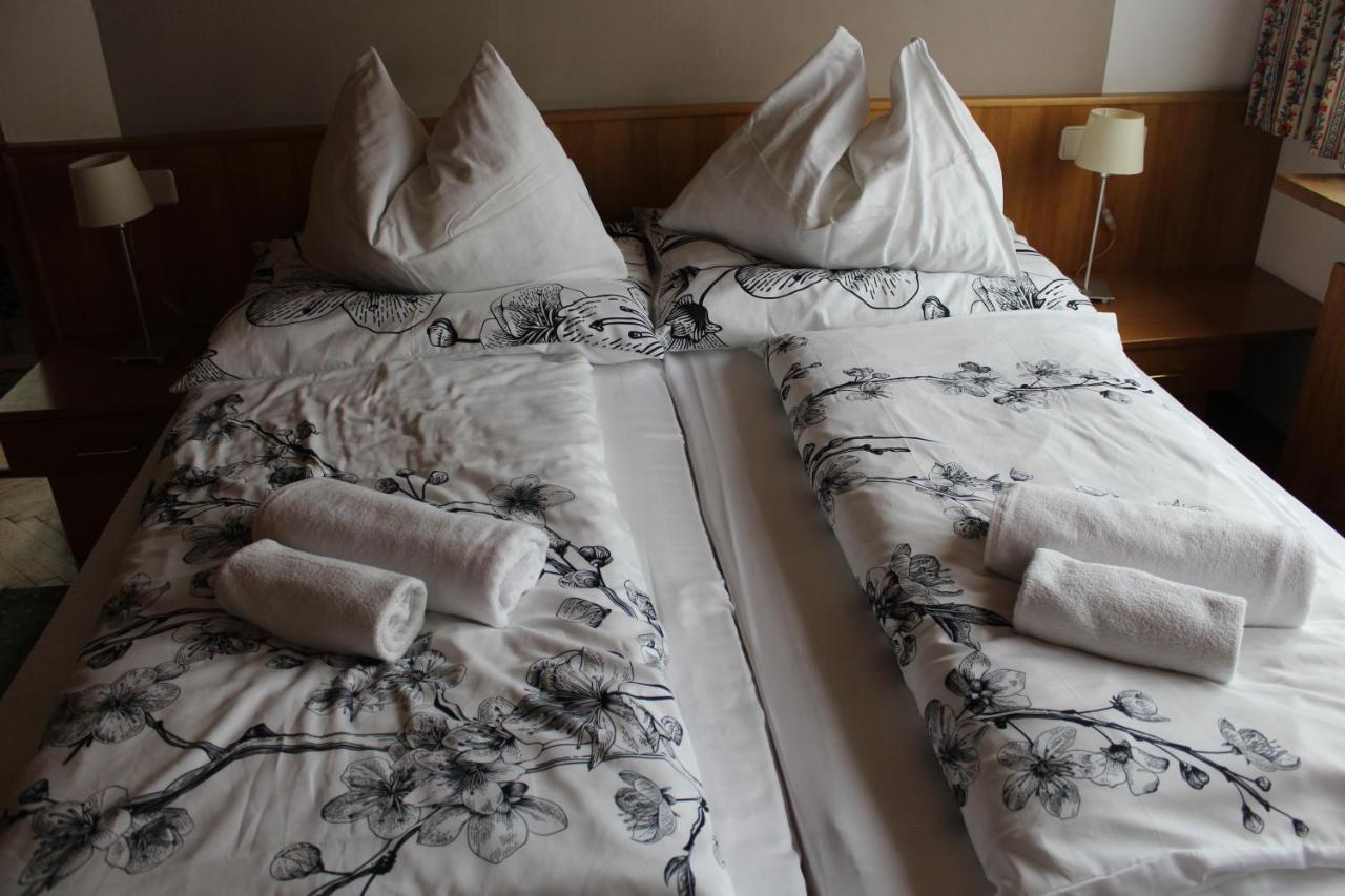 Hotel Alt Kirchheim Бад Кляйнкирххайм Экстерьер фото
