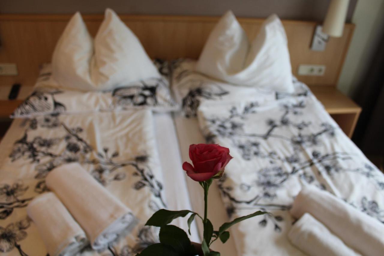 Hotel Alt Kirchheim Бад Кляйнкирххайм Экстерьер фото
