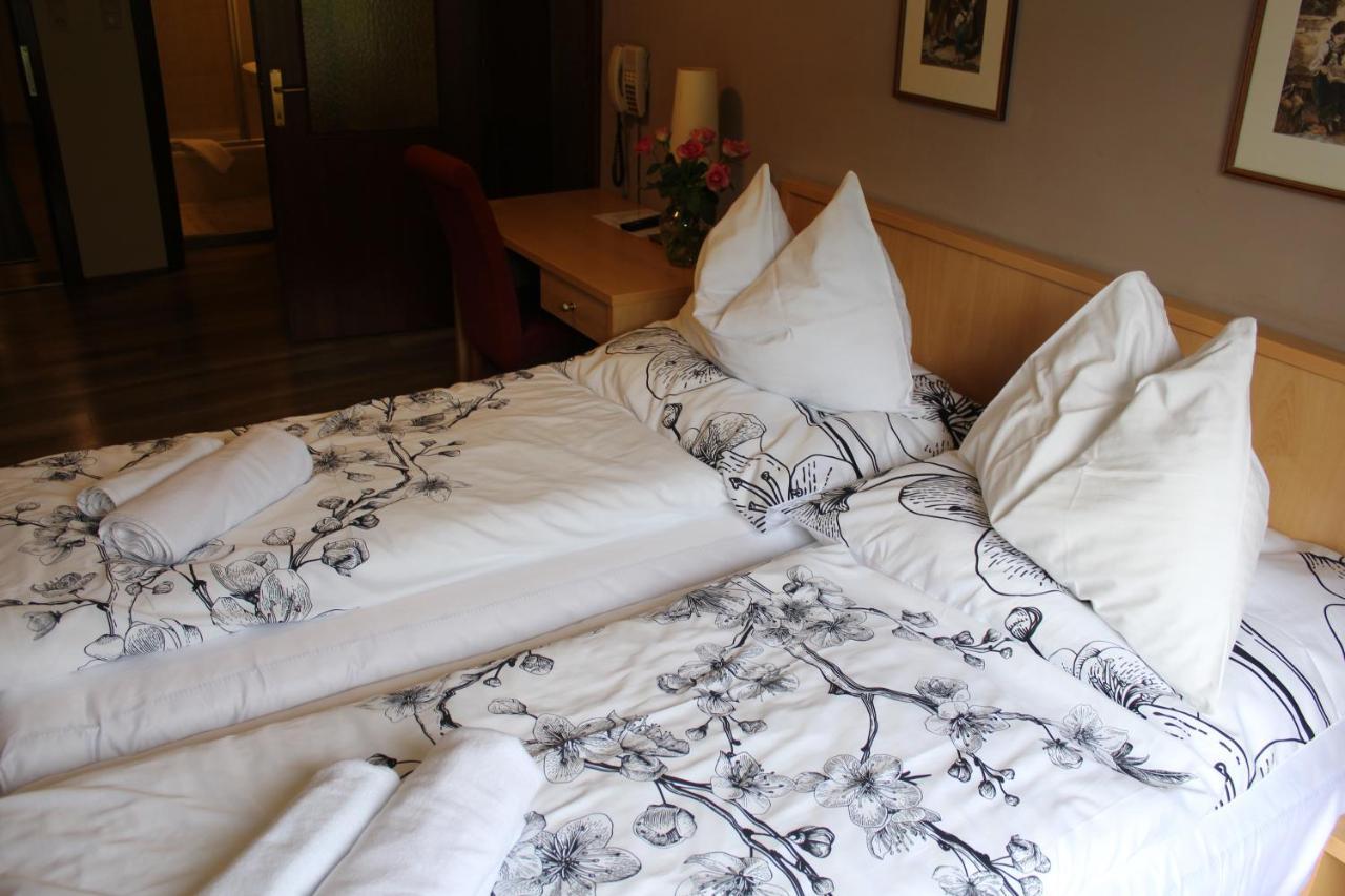 Hotel Alt Kirchheim Бад Кляйнкирххайм Экстерьер фото