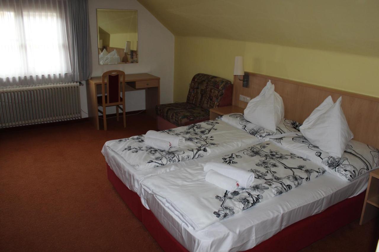 Hotel Alt Kirchheim Бад Кляйнкирххайм Экстерьер фото