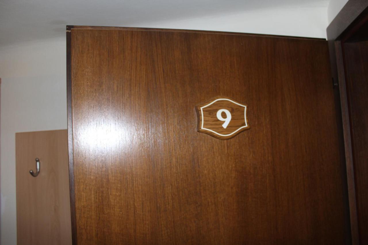 Hotel Alt Kirchheim Бад Кляйнкирххайм Экстерьер фото