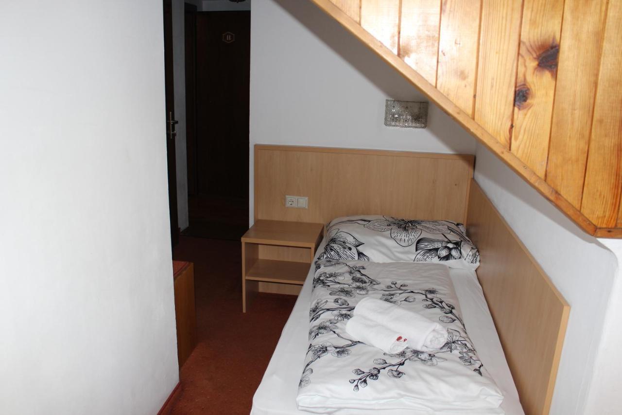 Hotel Alt Kirchheim Бад Кляйнкирххайм Экстерьер фото
