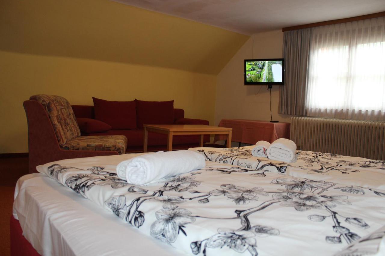Hotel Alt Kirchheim Бад Кляйнкирххайм Экстерьер фото