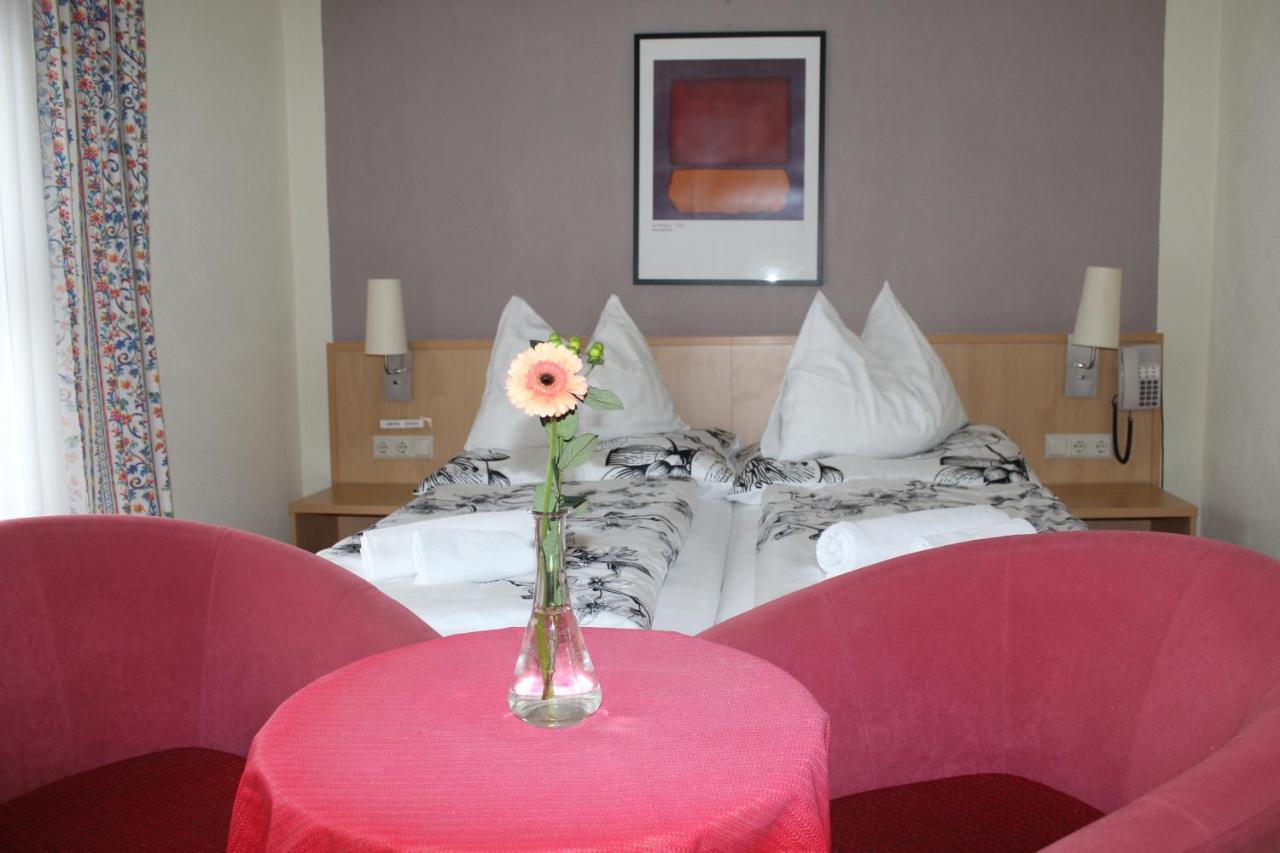Hotel Alt Kirchheim Бад Кляйнкирххайм Экстерьер фото