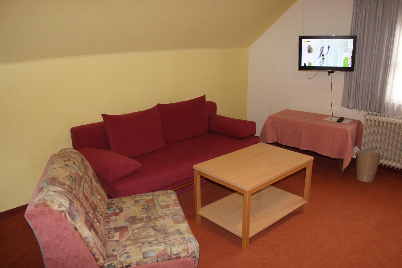 Hotel Alt Kirchheim Бад Кляйнкирххайм Экстерьер фото