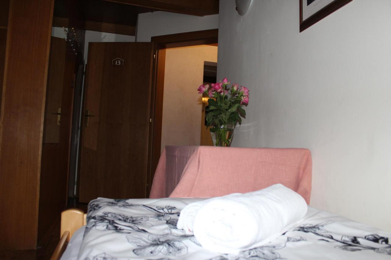 Hotel Alt Kirchheim Бад Кляйнкирххайм Экстерьер фото