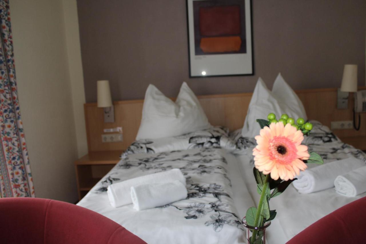 Hotel Alt Kirchheim Бад Кляйнкирххайм Экстерьер фото