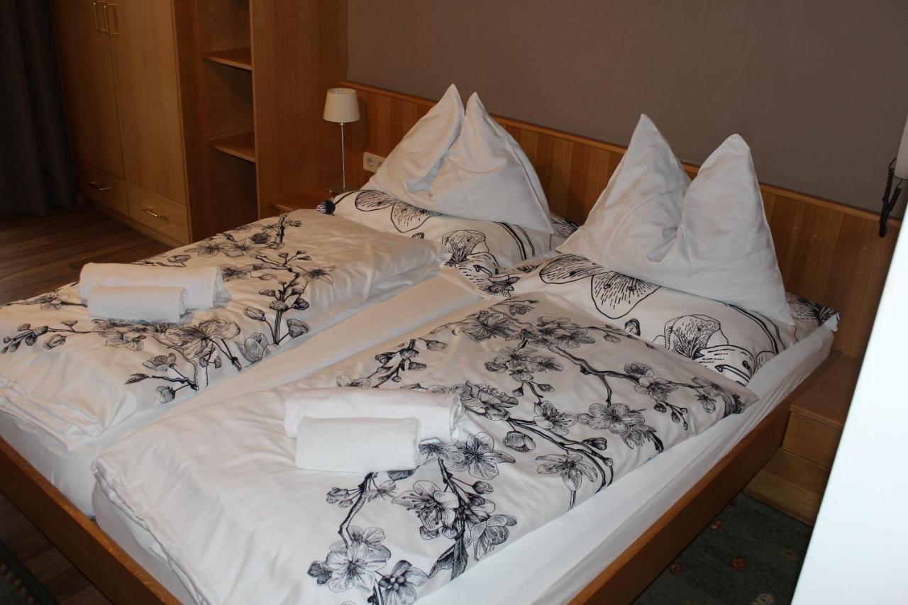 Hotel Alt Kirchheim Бад Кляйнкирххайм Экстерьер фото