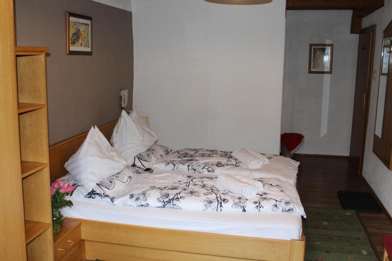 Hotel Alt Kirchheim Бад Кляйнкирххайм Экстерьер фото
