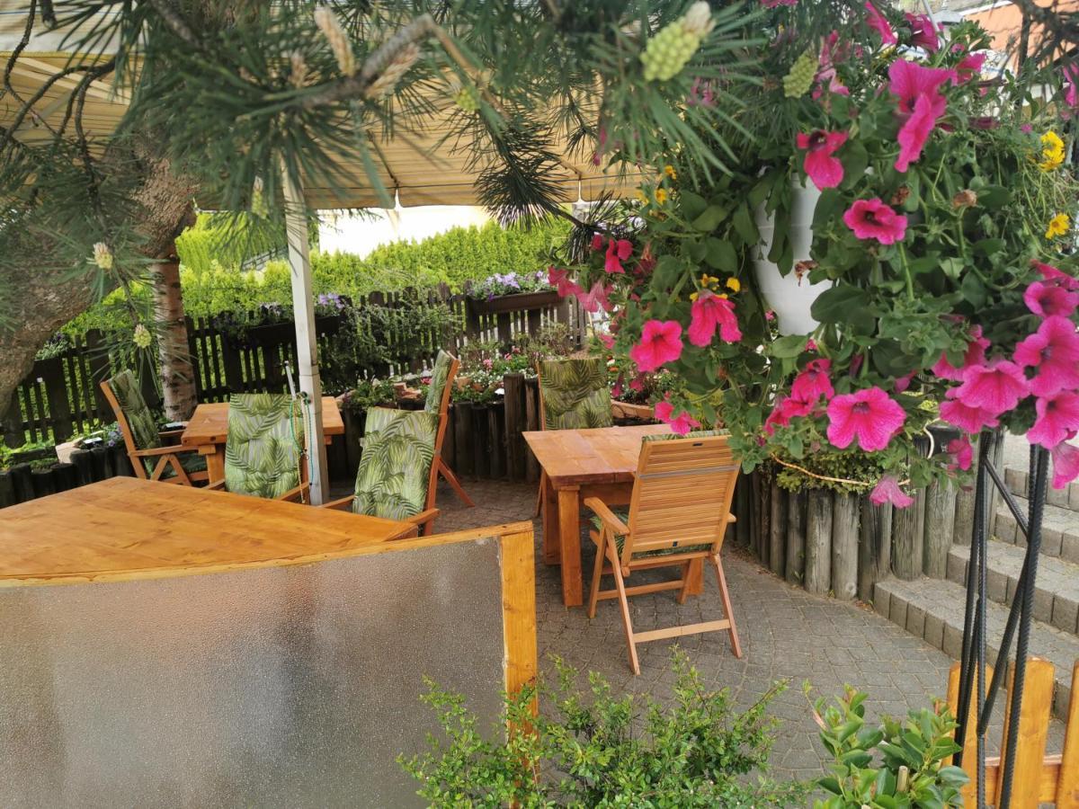 Hotel Alt Kirchheim Бад Кляйнкирххайм Экстерьер фото